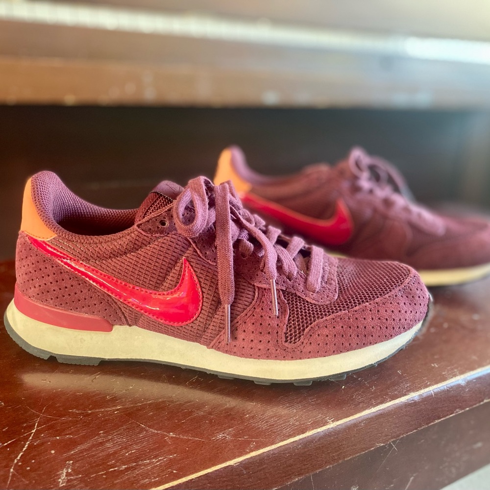 Retro Nike internationalists size 8.5